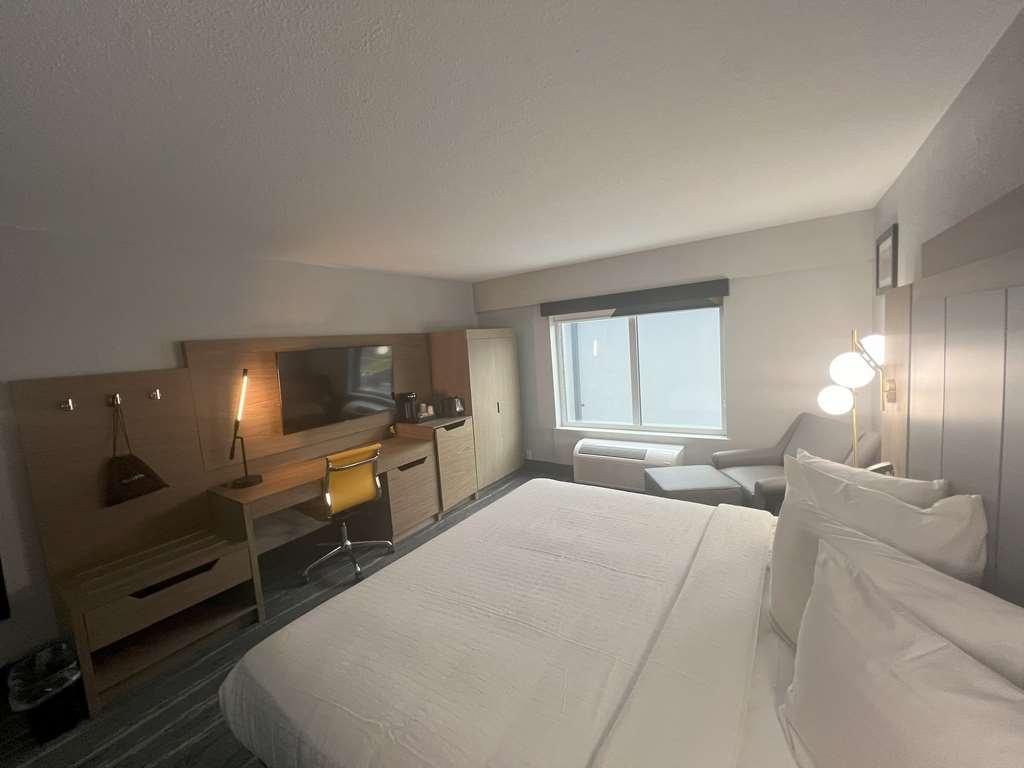 Best Western Plus Mobile Inn And Suites Room photo